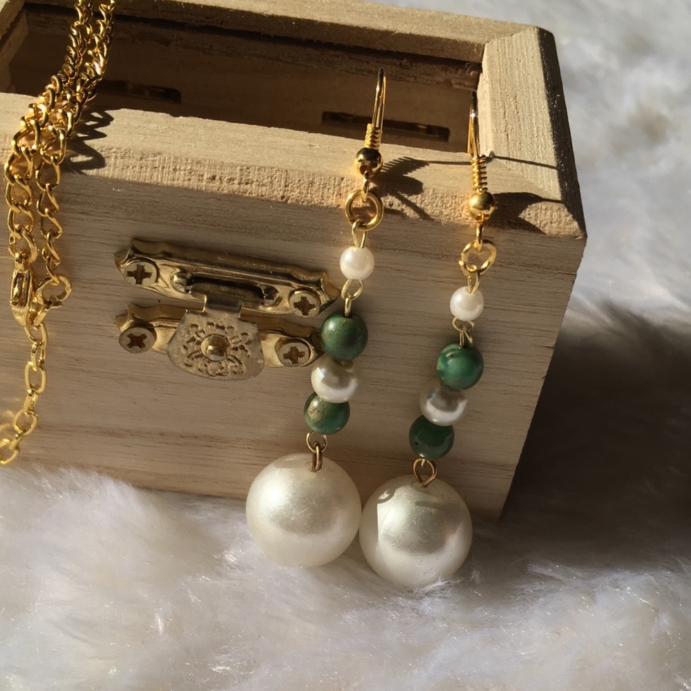 NEW✨Handmade Pearl & Green Drop Earrings CCO